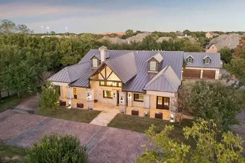 585 Shady Oaks Dr, Southlake, TX 76092