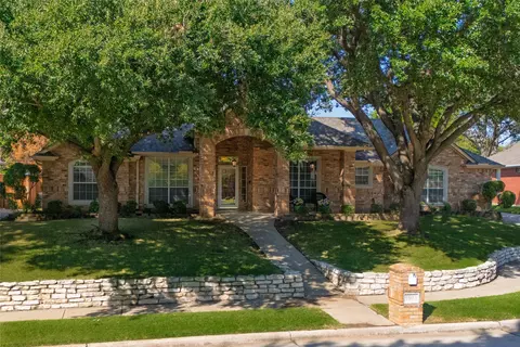 5593 Greenview Ct, North Richland Hills, TX 76148