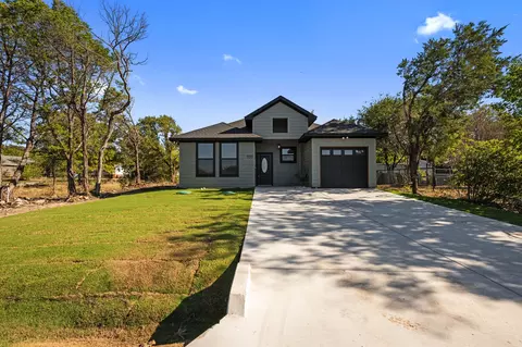 933 Nacogdoches River Dr, Granbury, TX 76048