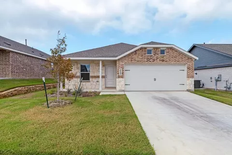2044 Stable Ln, Aubrey, TX 76227