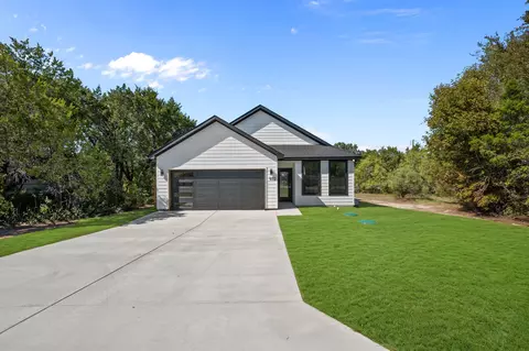 932 Bosque River Dr, Granbury, TX 76048