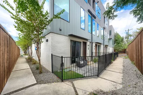 320 Mathey Ct, Dallas, TX 75208