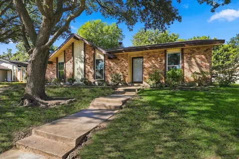 738 Timberdale St, Grand Prairie, TX 75052