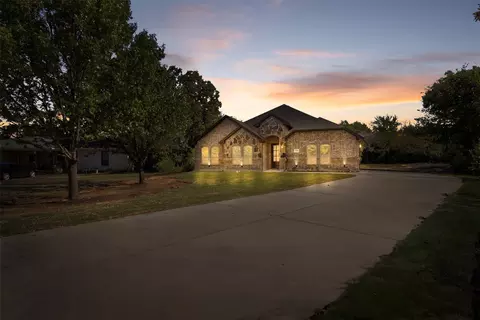 1594 E Springcrest Cir, Lancaster, TX 75134