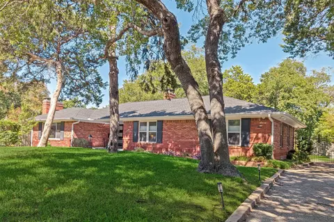 447 W Colorado Blvd, Dallas, TX 75208