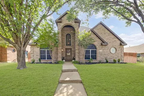 2039 Camelot Dr, Lewisville, TX 75067