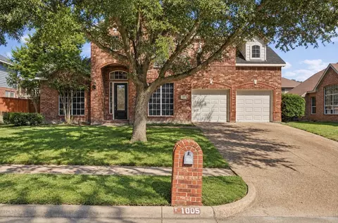 1005 Raspberry Ln, Desoto, TX 75115