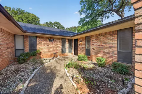 2304 Belfry Ct, Arlington, TX 76011
