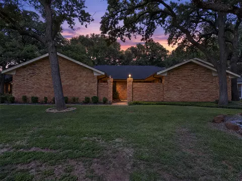 2304 Belfry Ct, Arlington, TX 76011