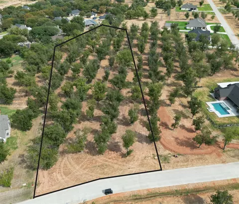 930 E Landings Dr, Granbury, TX 76049