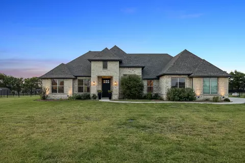 330 Waterview Dr, Gunter, TX 75058