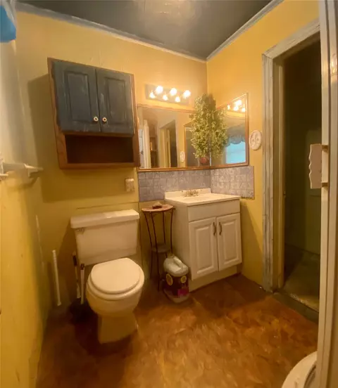Bath - 201 N Main, Randolph, TX 75475 photo 1 of 4
