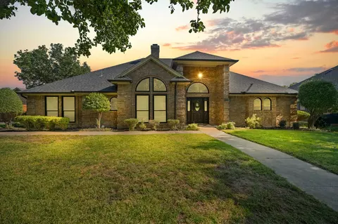 405 Lincoln Oaks Dr, Burleson, TX 76028