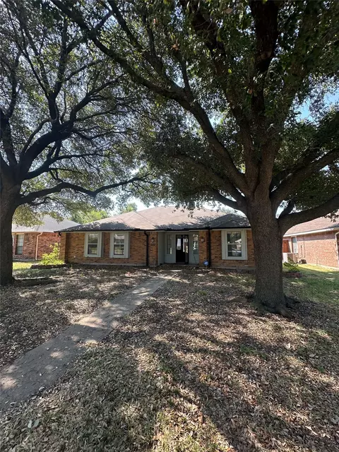 2032 Lansdown Dr, Carrollton, TX 75010