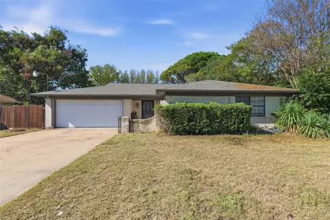 914 Meadowlark Ln, Granbury, TX 76048