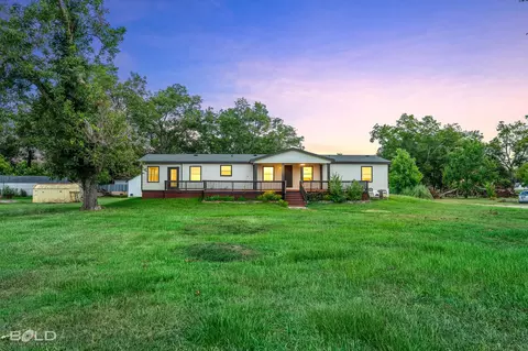 660 Red Chute Ln, Bossier City, LA 71112