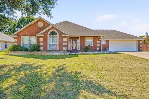 1466 Oakwood Dr, Stephenville, TX 76401