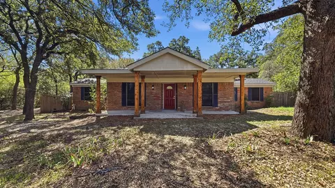 1004 Lakeview Dr, Joshua, TX 76058