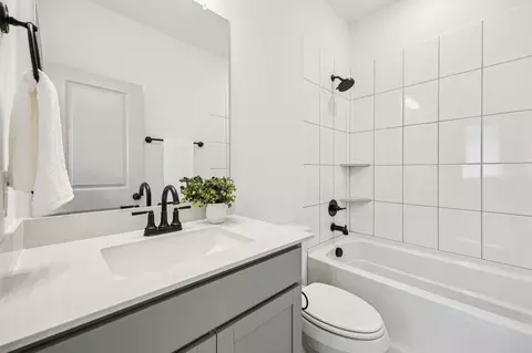 Bath - 721 4th St, Argyle, TX 76226 photo 5 of 5