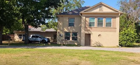 2615 N Elm St, Denton, TX 76201