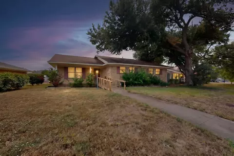 2616 Mossglen Dr, Dallas, TX 75227