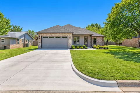 115 Wheeler St, Glen Rose, TX 76043
