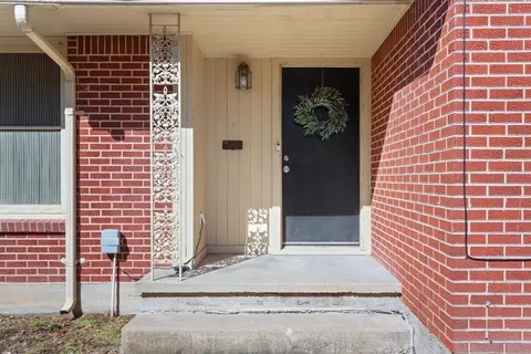 Exterior - 2501 N 32nd St, Waco, TX 76708 photo 5 of 9
