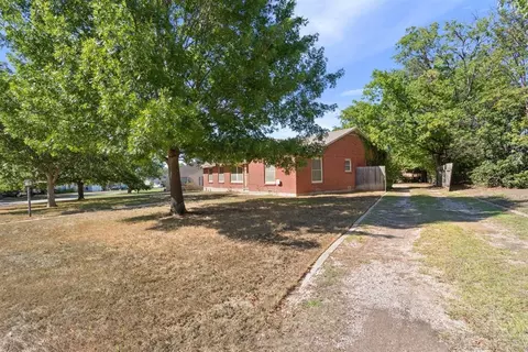 Exterior - 2501 N 32nd St, Waco, TX 76708 photo 2 of 9
