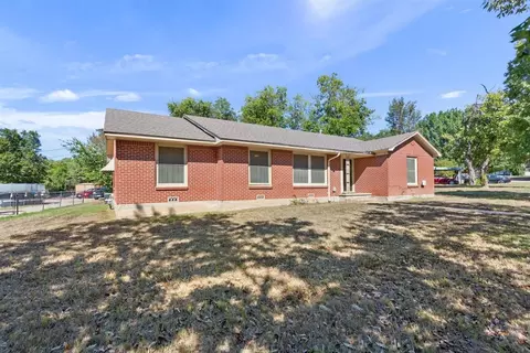 Exterior - 2501 N 32nd St, Waco, TX 76708 photo 3 of 9