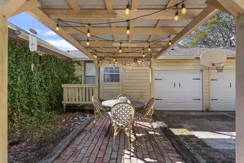 Exterior - 2501 N 32nd St, Waco, TX 76708 photo 6 of 9