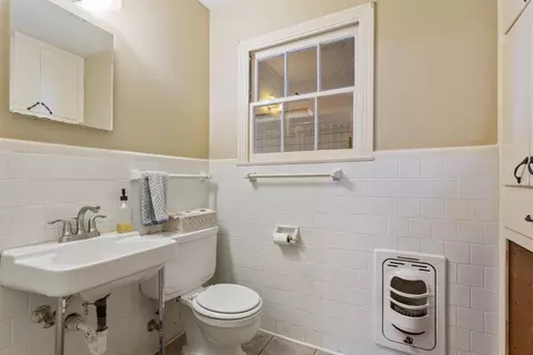 Bath - 2501 N 32nd St, Waco, TX 76708 photo 5 of 6