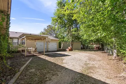 Exterior - 2501 N 32nd St, Waco, TX 76708 photo 7 of 9