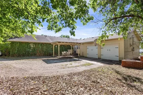 Exterior - 2501 N 32nd St, Waco, TX 76708 photo 8 of 9