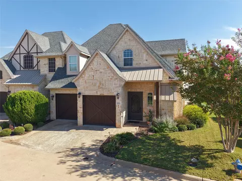 2541 Vineyard Dr, Granbury, TX 76048