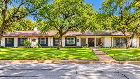 1650 Azteca Dr, Fort Worth, TX 76112