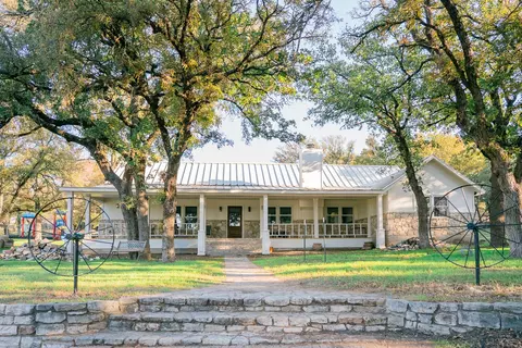 355 Carmen St, Azle, TX 76020