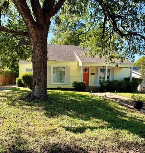3620 Winston Rd, Fort Worth, TX 76109