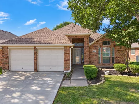 6831 Landing Dr, Grand Prairie, TX 75054