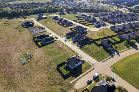 605 Parakeet Ln, Sherman, TX 75092
