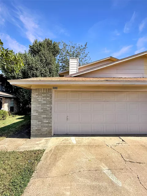 513 S Las Vegas Trl, White Settlement, TX 76108