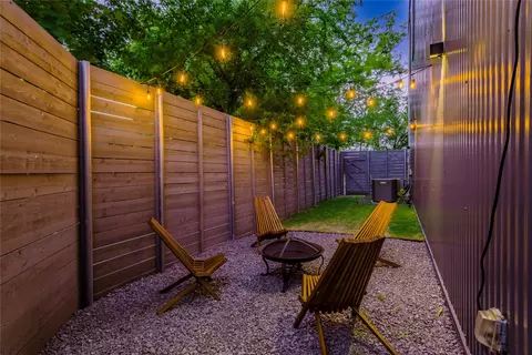1504 Burlew St #101, Dallas, TX 75204