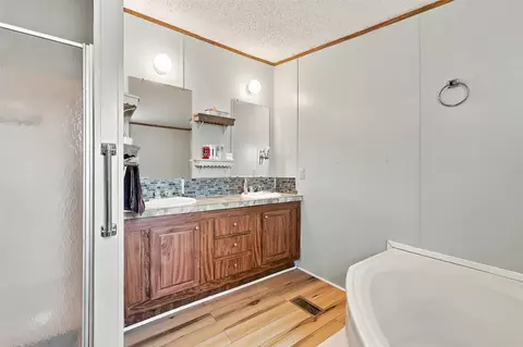 Bath - 3111 Preston Rd, Denison, TX 75020 photo 3 of 4