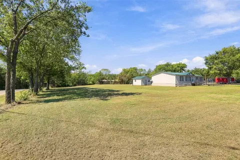 Exterior - 3111 Preston Rd, Denison, TX 75020 photo 2 of 10