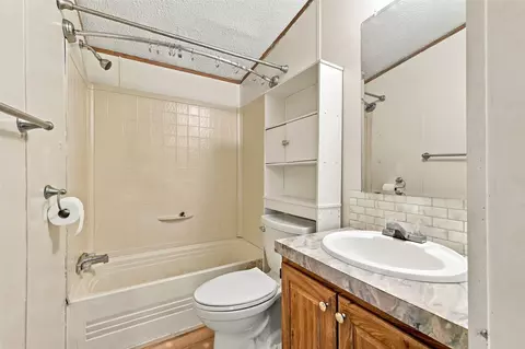Bath - 3111 Preston Rd, Denison, TX 75020 photo 1 of 4