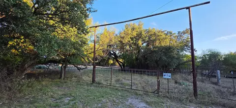 714 Bailey St, Eden, TX 76837
