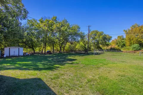 Exterior - 4930 Spring Valley Rd, Lorena, TX 76655 photo 10 of 11