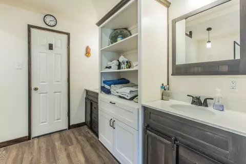 Bath - 4930 Spring Valley Rd, Lorena, TX 76655 photo 1 of 3