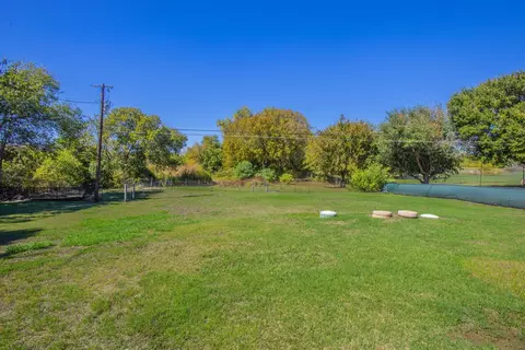 Exterior - 4930 Spring Valley Rd, Lorena, TX 76655 photo 9 of 11
