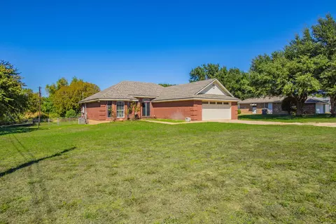 Exterior - 4930 Spring Valley Rd, Lorena, TX 76655 photo 2 of 11
