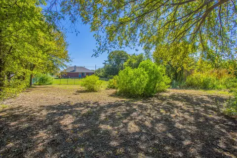 Exterior - 4930 Spring Valley Rd, Lorena, TX 76655 photo 8 of 11